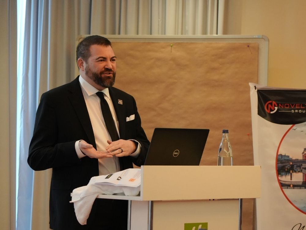 Keynote speaker Thomas Iland presenting at autism research conference germany noveltics
